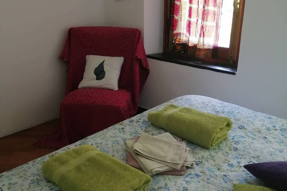 Cozy apartment in the quiet of the Ligurian countryside in Avegno, Riviera di Levante