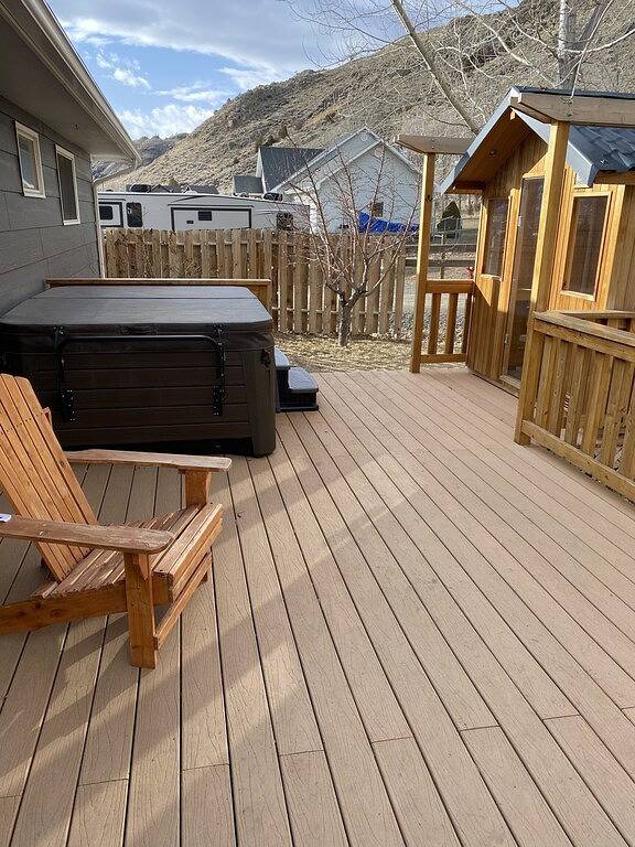 Elk Haven House - Less than 5 min from Yellowstone Park! Beautiful views! in Gardiner, Absaroka Range