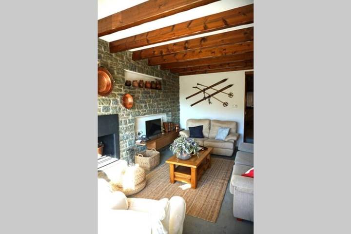 Location de vacances pour 8 personnes, avec vue et terrasse, adapté aux familles à Rupit i Pruit - 2