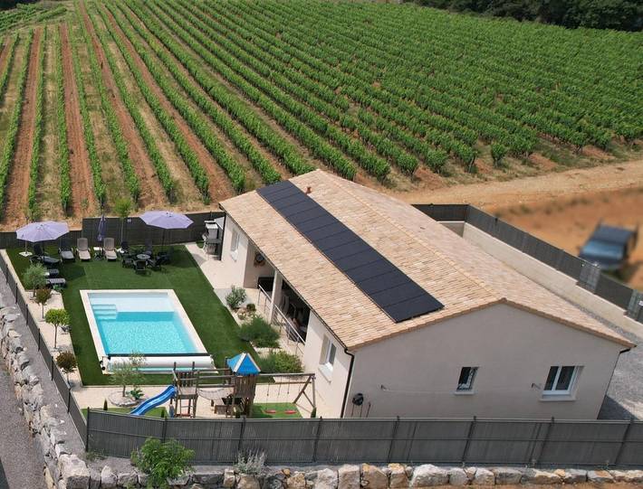 Villa per 8 persone, con panorama e giardino nonché piscina, con animali domestici in Joyeuse