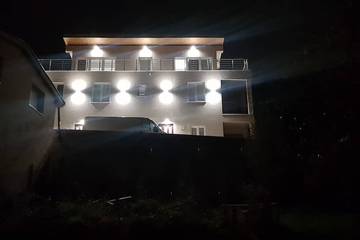Gîte pour 3 personnes, avec terrasse dans Tivat