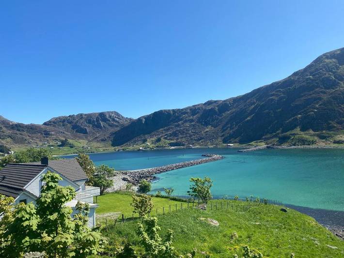 Ferienwohnung für 4 Personen, mit Balkon und Terrasse sowie Garten und Ausblick in Selje