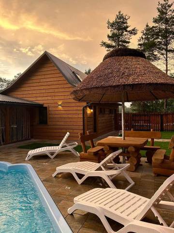 Gîte pour 8 personnes, avec vue ainsi que jardin et piscine, animaux acceptés dans Radawa