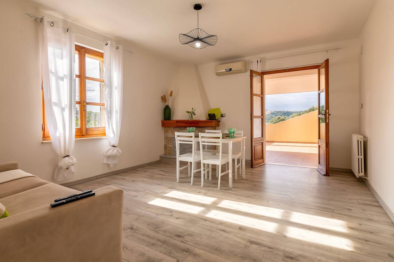 Appartamento 'Casa Belvedere' con terrazza privata, Wi-Fi e aria condizionata in Codrongianos, Provincia di Sassari
