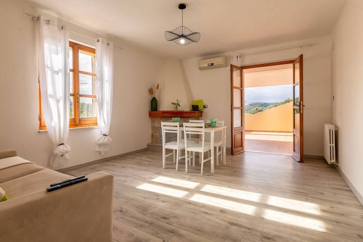 Appartement 'Casa Belvedere' avec terrasse privée, Wi-Fi et climatisation in Codrongianos, Province de Sassari