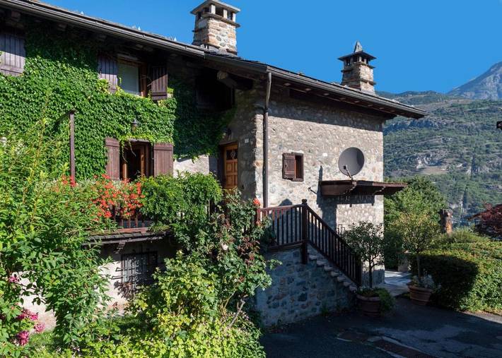 Location de vacances pour 5 personnes, avec Terrasse ainsi que Jardin et Vue à Comune di Saint-Marcel