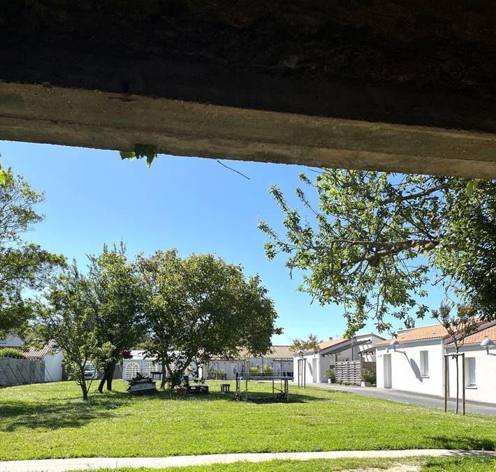 Gîte pour 8 personnes, avec terrasse ainsi que jardin et piscine à Olonne-sur-Mer - 4