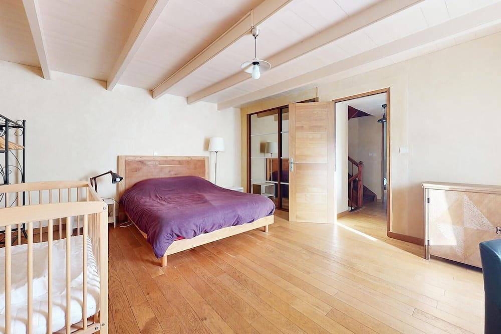Awesome home in Ploubazlanec in Loguivy de la Mer, Ploubazlanec