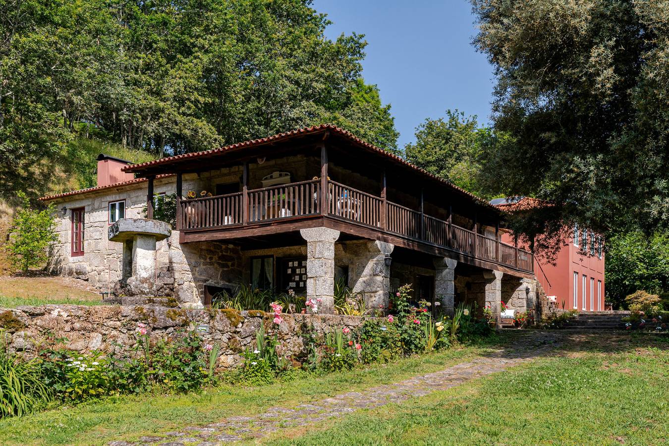 Country House 'Quinta De Amares' with Mountain View, Private Pool and Wi-Fi in Goães, Braga District