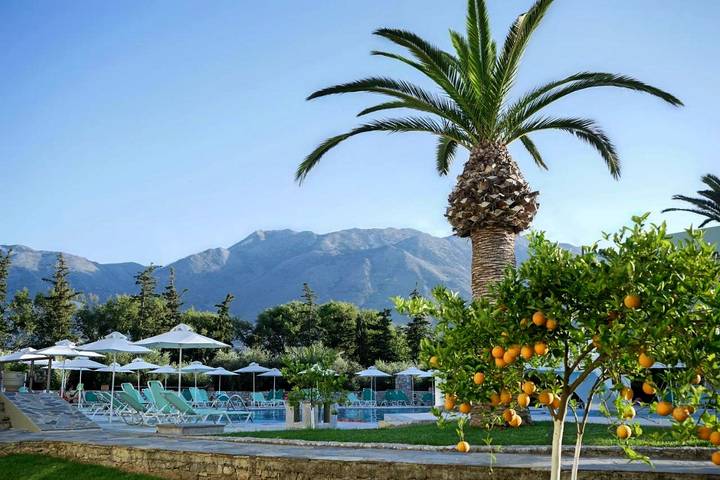 Appart’hôtel pour 2 personnes, avec bassin pour enfant et jardin ainsi que piscine et vue