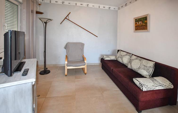 Cozy Apartment with Parking and Terrace near Sorgues in Sorgues, Vaucluse