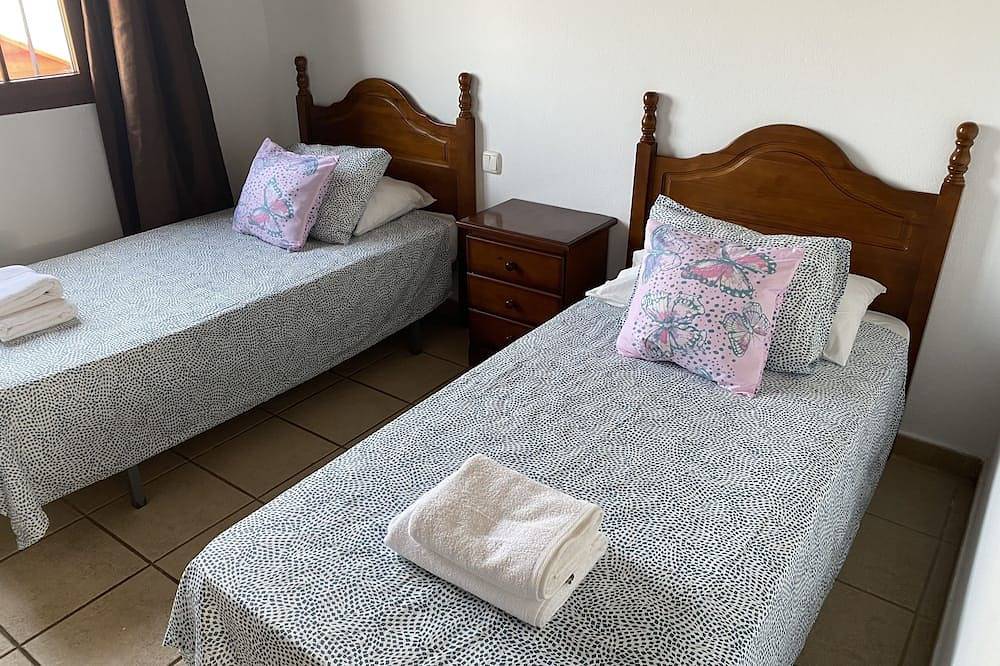 2 Bedroom Villa located 15 minute walk to Playa Blanca Town in Playa Blanca, Yaiza
