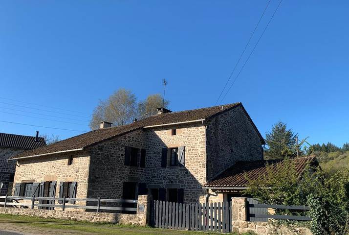 Location de vacances pour 14 personnes, avec Terrasse ainsi que Jardin et Vue à Compreignac