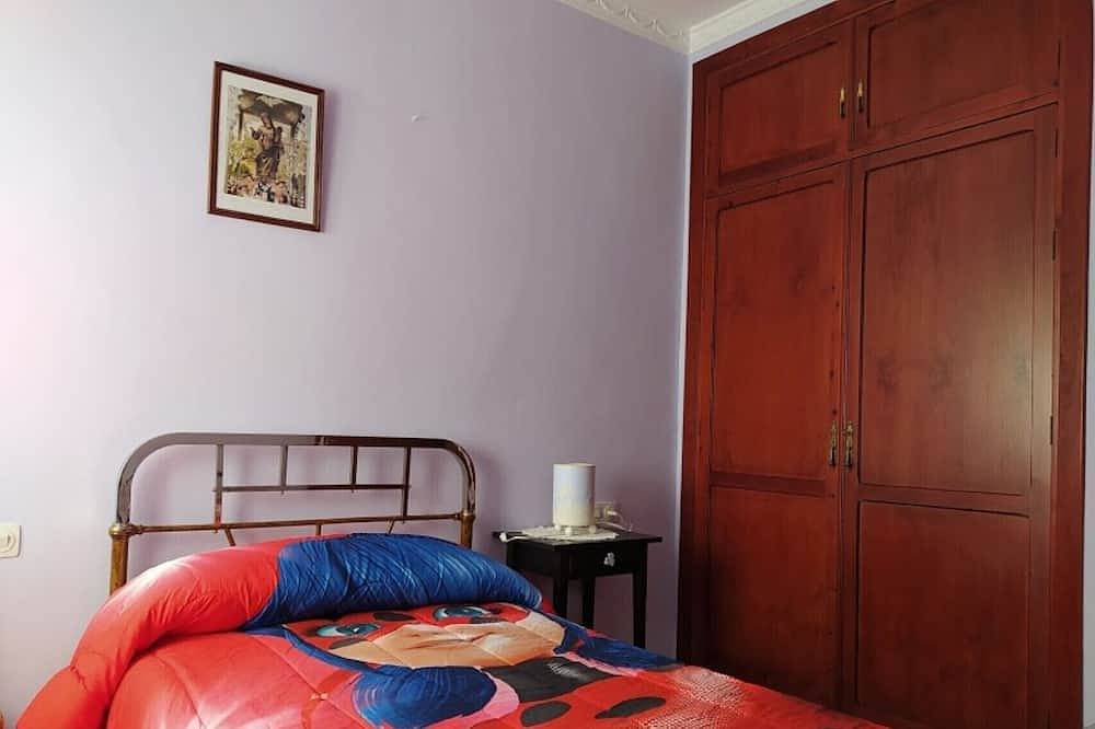 Piso Bien Situado, Aparcamiento en la Misma Puerta in El Pedroso, Sierra Morena