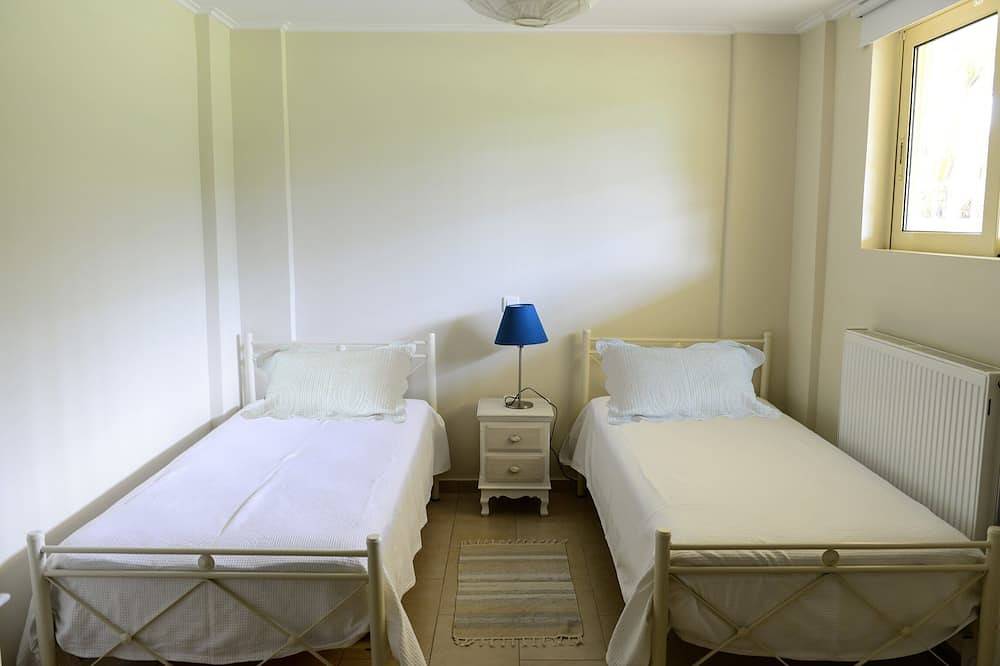 Altrosa Villa with Private Pool in Golf von Kyparissia