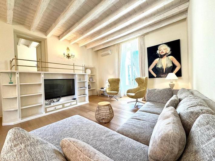 Ferienwohnung für 6 Personen, mit Balkon und Terrasse sowie Pool und Ausblick
