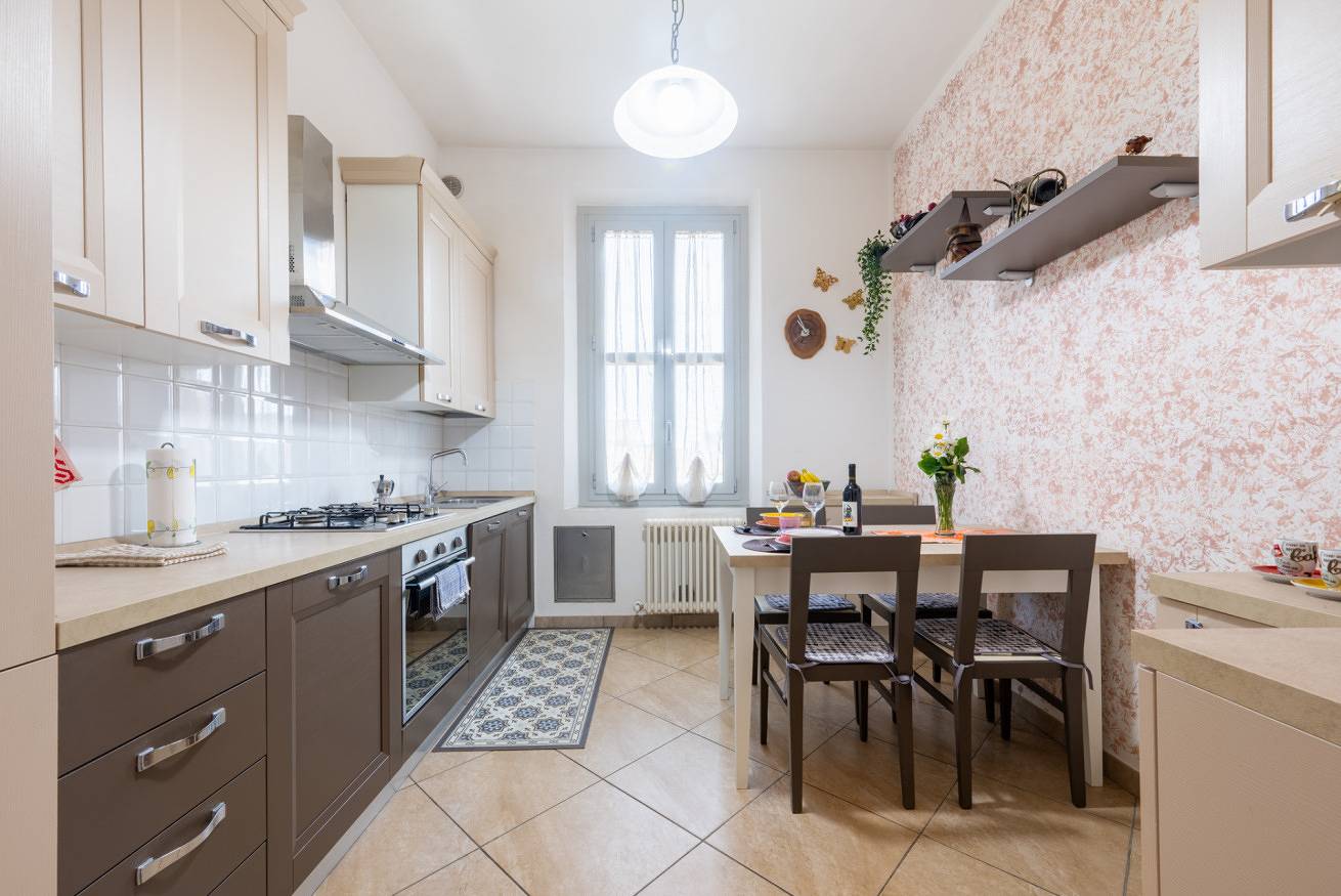 Apartamento entero, Guesthost - Bright and Cozy Apartment with Parking in Parma, Provincia de Parma