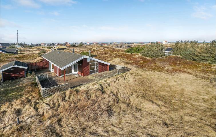 Ferieudlejning for 6 personer, med Terrasse og Have i Lild Strand