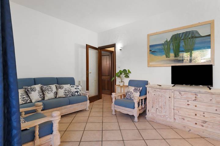 Holiday Home 'Villa Oliva Pittulongu' with Sea View, Wi-Fi and Air Conditioning in Pittulongu, Olbia