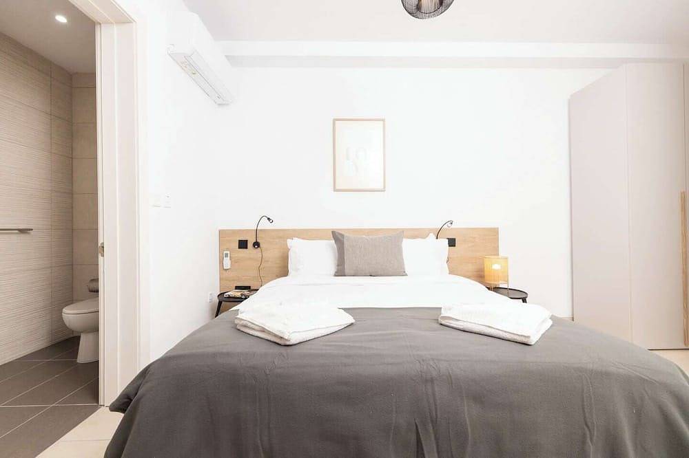 Ganze Wohnung, Modern 2-bedroom apartment in central Mellieħa. Sleeps 6 with sofa bed, A/C, Wi-Fi, Smart Tv & lift access. Steps from shops, restaurants & public transport. in il-Mellieha, Mellieha