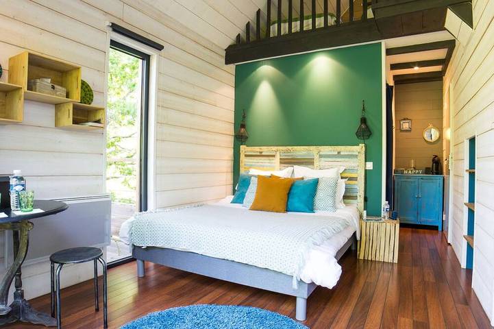 Blockhütte für 4 Personen, mit Whirlpool und Terrasse sowie Garten, mit Haustier