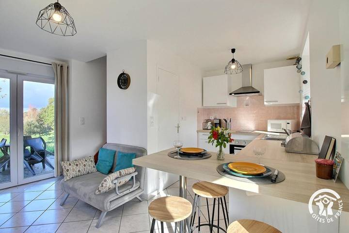 Gîte pour 2 personnes, avec Terrasse et Jardin à Pluneret
