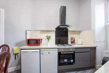 Vacation Rental for 8 Guests in Edinburgh, Edinburgh and Lothian, Picture 3