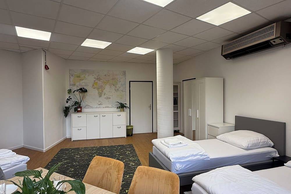 Appartamento intero, City Center Retreat/ 1 min Train Station in Colonia, Renania