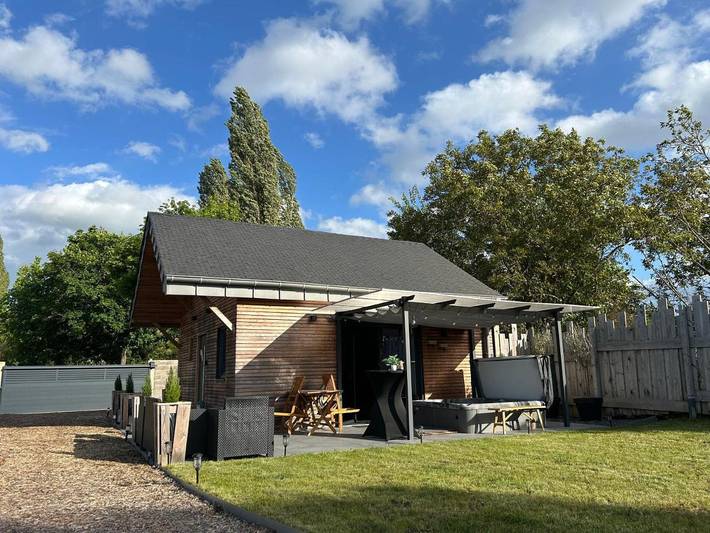 Appartement de vacances pour 2 personnes, avec Jacuzzi et Terrasse ainsi que Jardin et Piscine