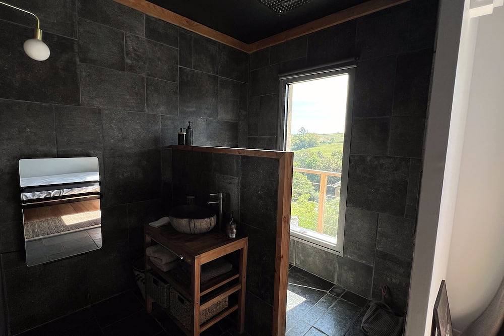Maison avec Spa et sauna dans les pierres dorées. Vue imprenable sur le château. in Jarnioux, Beaujolais