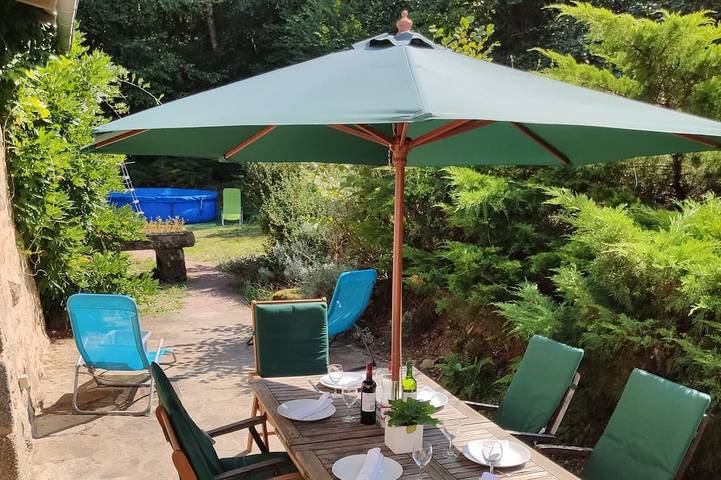 Location de vacances pour 6 personnes, avec piscine ainsi que jardin et terrasse à Augignac - 3