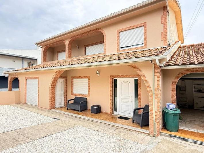 Gîte pour 5 personnes, avec Balcon et Terrasse ainsi que Piscine et Vue dans Vizela