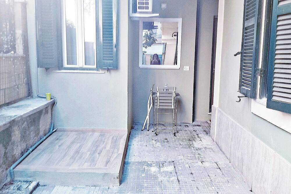 Entire apartment, Delightful studio apartment in the center of Ladispoli near the beach in Ladispoli, Rome Province