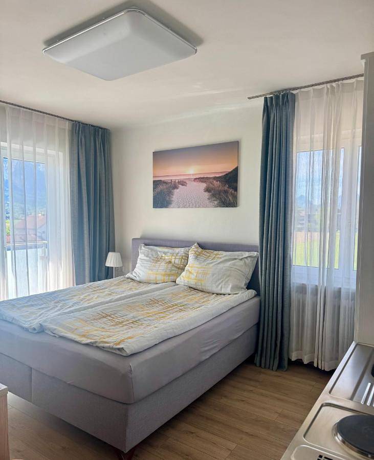 Ganze Wohnung, Single Room with Balcony in Wals-Siezenheim, Bezirk Salzburg-Umgebung