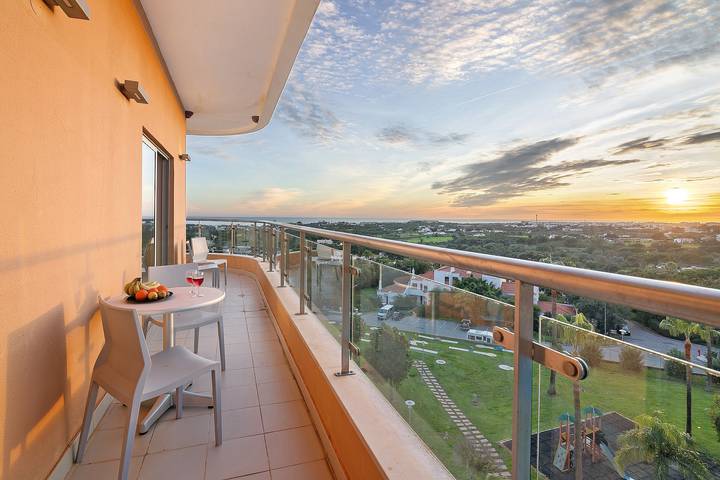 Apartamento entero, Apartamento 'Paraíso do Atlántico' con piscina, jardín compartidos y Wi-Fi in Albufeira e Olhos de Água, Distrito de Faro