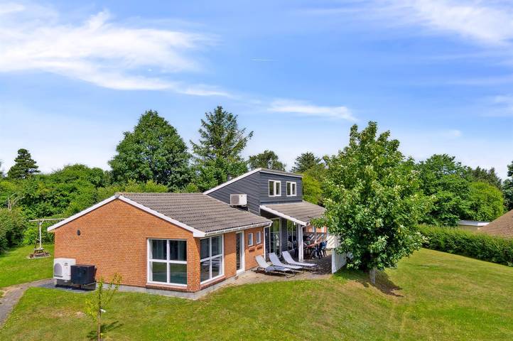 Ferienhaus für 10 Personen, mit Whirlpool und Sauna sowie Terrasse