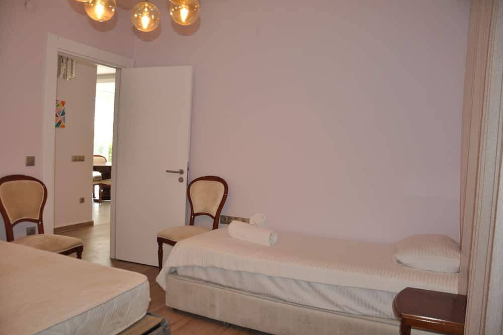 Villa Zeytin, 4-bedroom villa, private pool in Kusadasi, Aydın Province