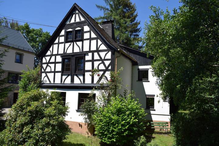 Ferienhaus für 8 Personen, mit Balkon und Terrasse sowie Garten im Westerwald