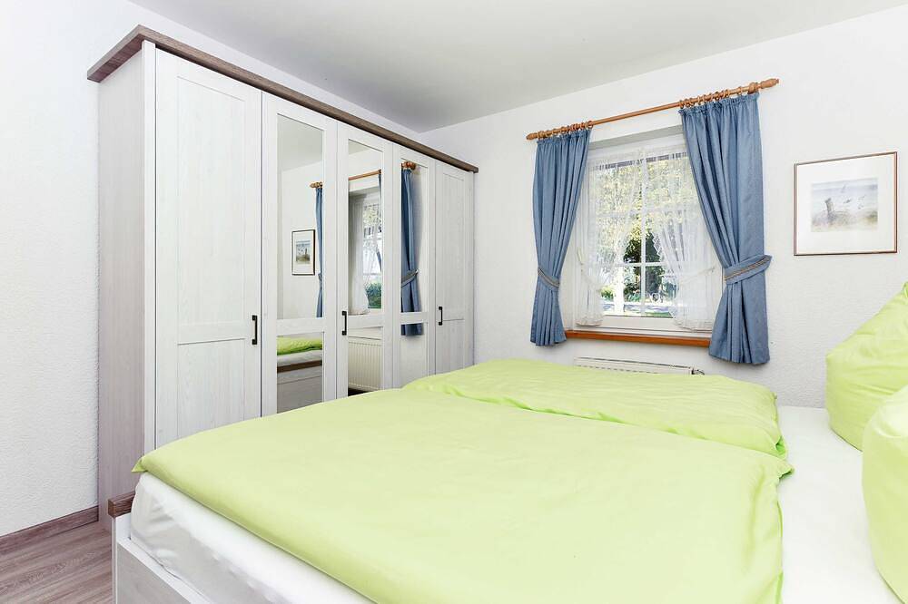 Ganze Wohnung, Ferienwohnung Kornblume - Ferienwohnungen Kornblume und Löwenzahn im Haus in Dunum, Nordseeküste