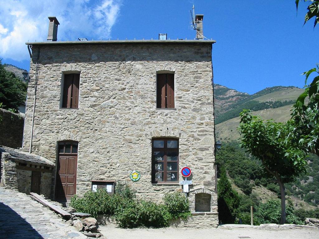 Ancienne École in Jujols, Parc naturel régional des Pyrénées catalanes