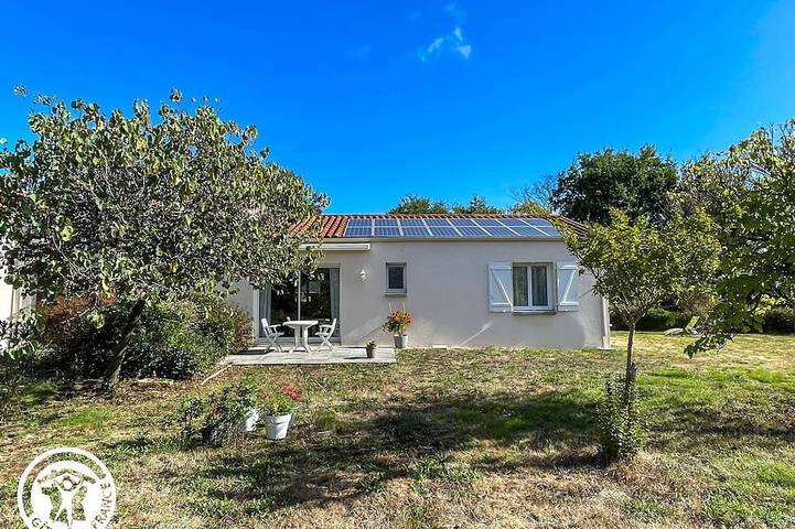 Gîte pour 4 personnes, avec Terrasse et Jardin à Beaulieu-sous-la-Roche