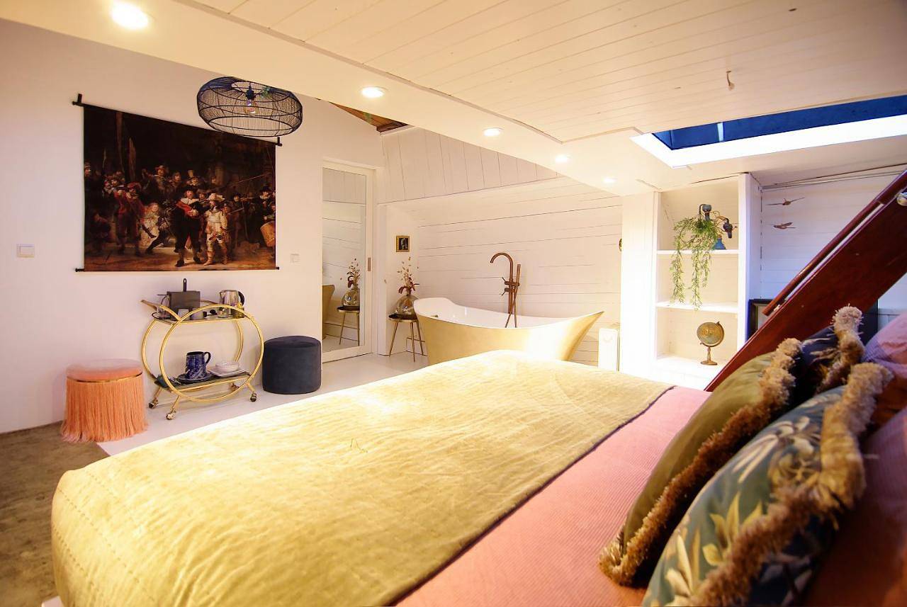 Najade Eco Houseboat in Amsterdam West, Nederlandse kust