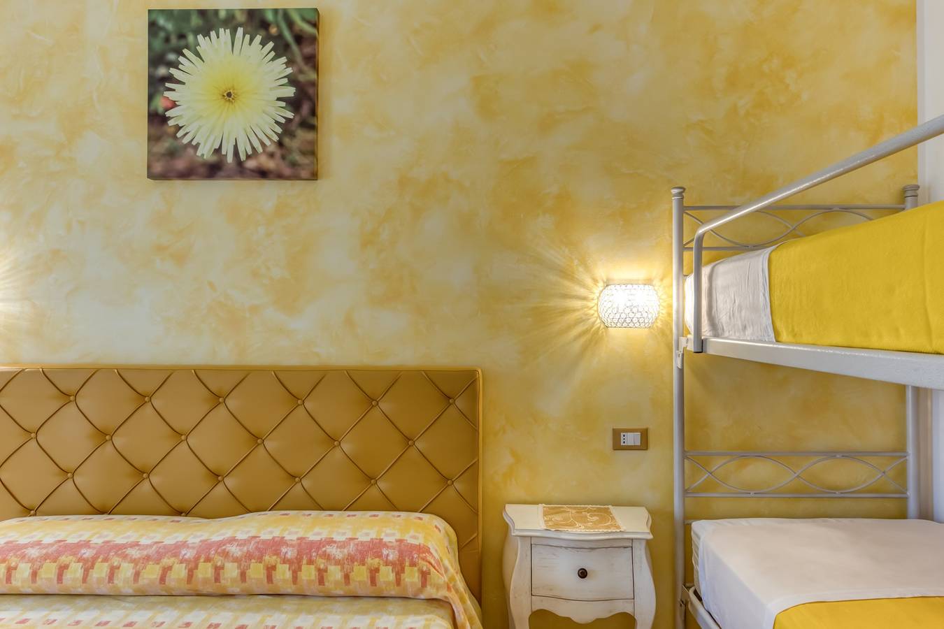 Bed and Breakfast 'Tallyho Calendula' con terrazza condivisa, Wi-Fi e aria condizionata in Salve, Golfo di Taranto