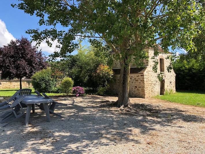 Gîte pour 6 personnes, avec jardin ainsi que jacuzzi et terrasse dans l' Aube - 2