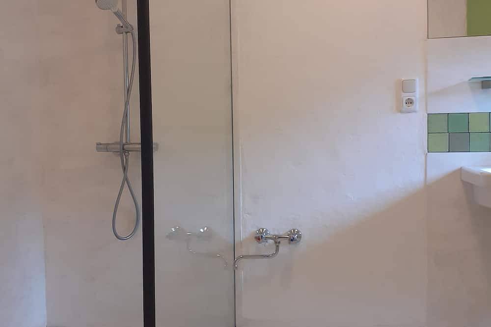 Ganze Wohnung, Ländliches Wohnen in renoviertem Bauernhaus-Eg, Terrasse,  20 min nach Landshut in Geisenhausen, Ostbayern