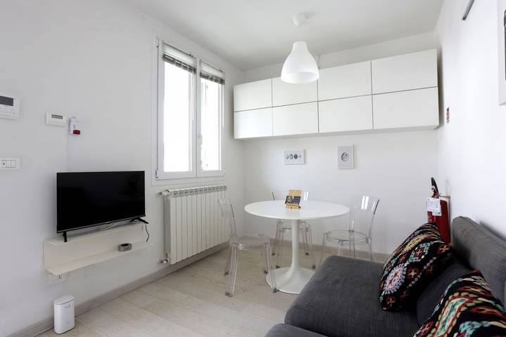 Appartamento intero, GuestHost - Florence Modern & Quiet Nest in Firenze Centro storico, Firenze
