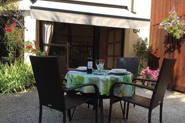 Gîte pour 2 personnes, avec terrasse et jardin à Trémolat