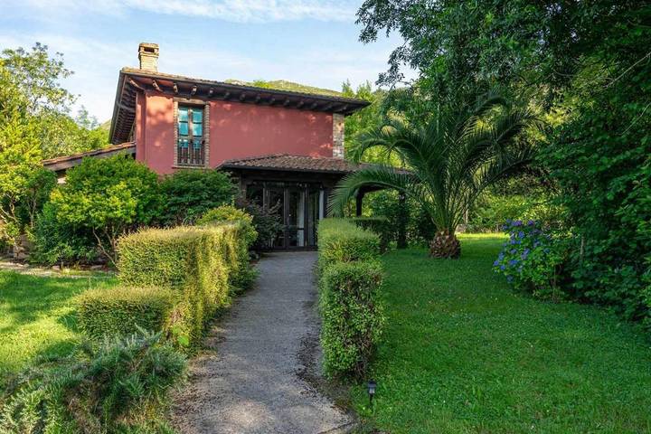 Casa rural para 7 personas, con Balcón y Terraza además de Jardín y Vistas en Arriondas