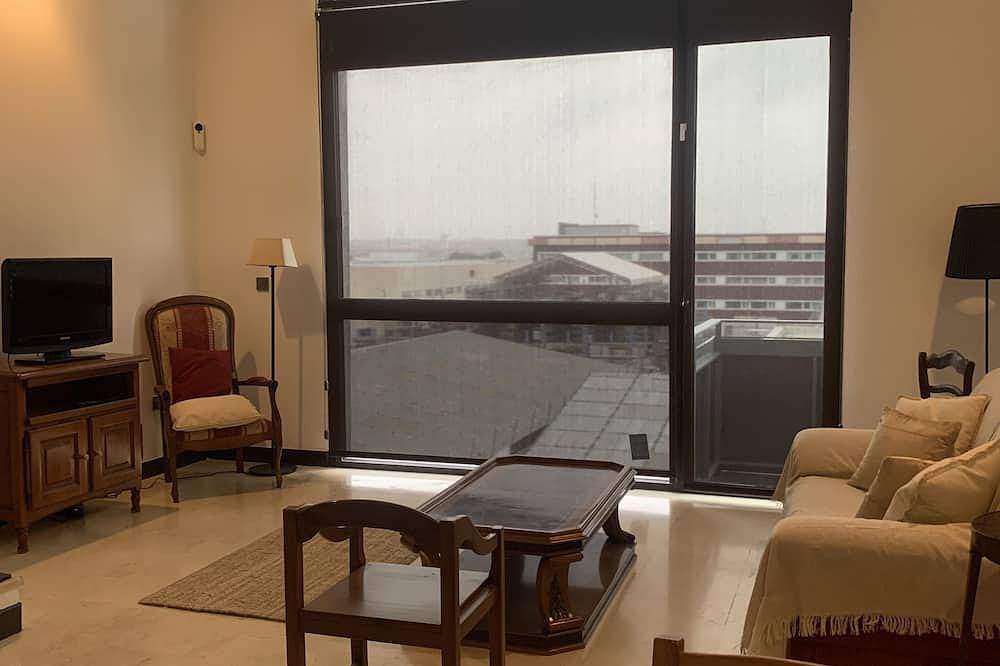 Entire apartment, Duplex in Madrid ideal for a trip with friends or as a couple in Madrid, Madrid Province