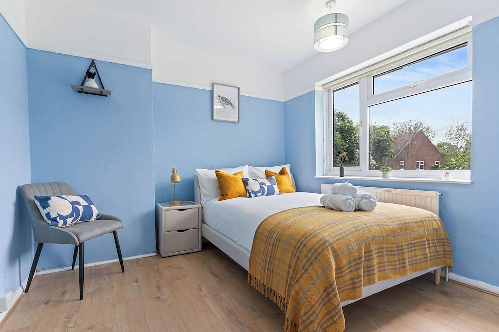 Beautiful 5 Bedroom House with free parking,penn rd in Aylesbury, Buckinghamshire